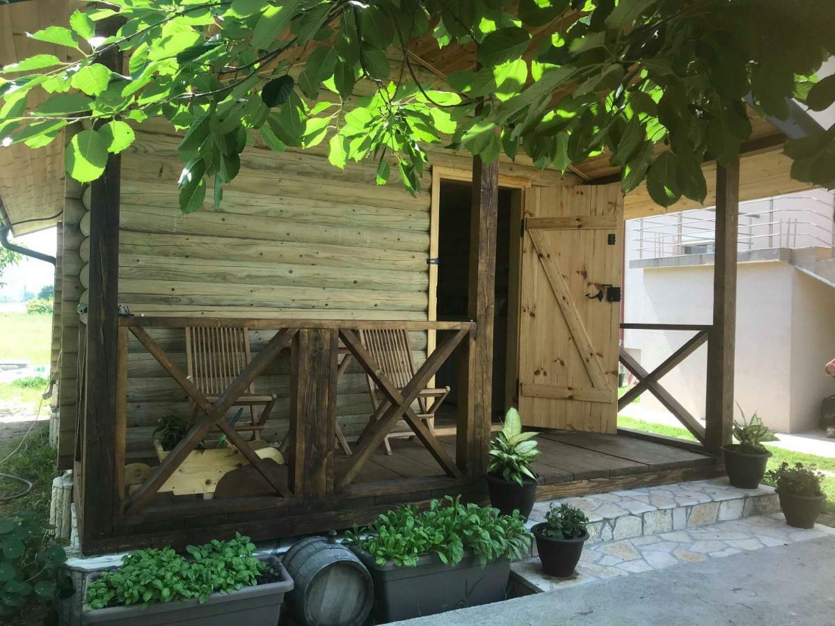 Eko Apartmani Krackovic Golubovci Zewnętrze zdjęcie