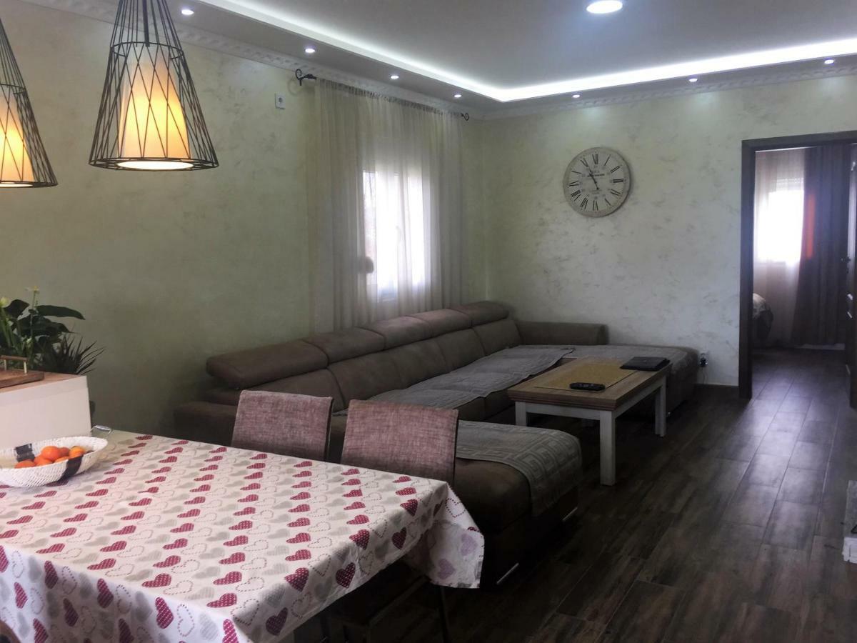Eko Apartmani Krackovic Golubovci Zewnętrze zdjęcie