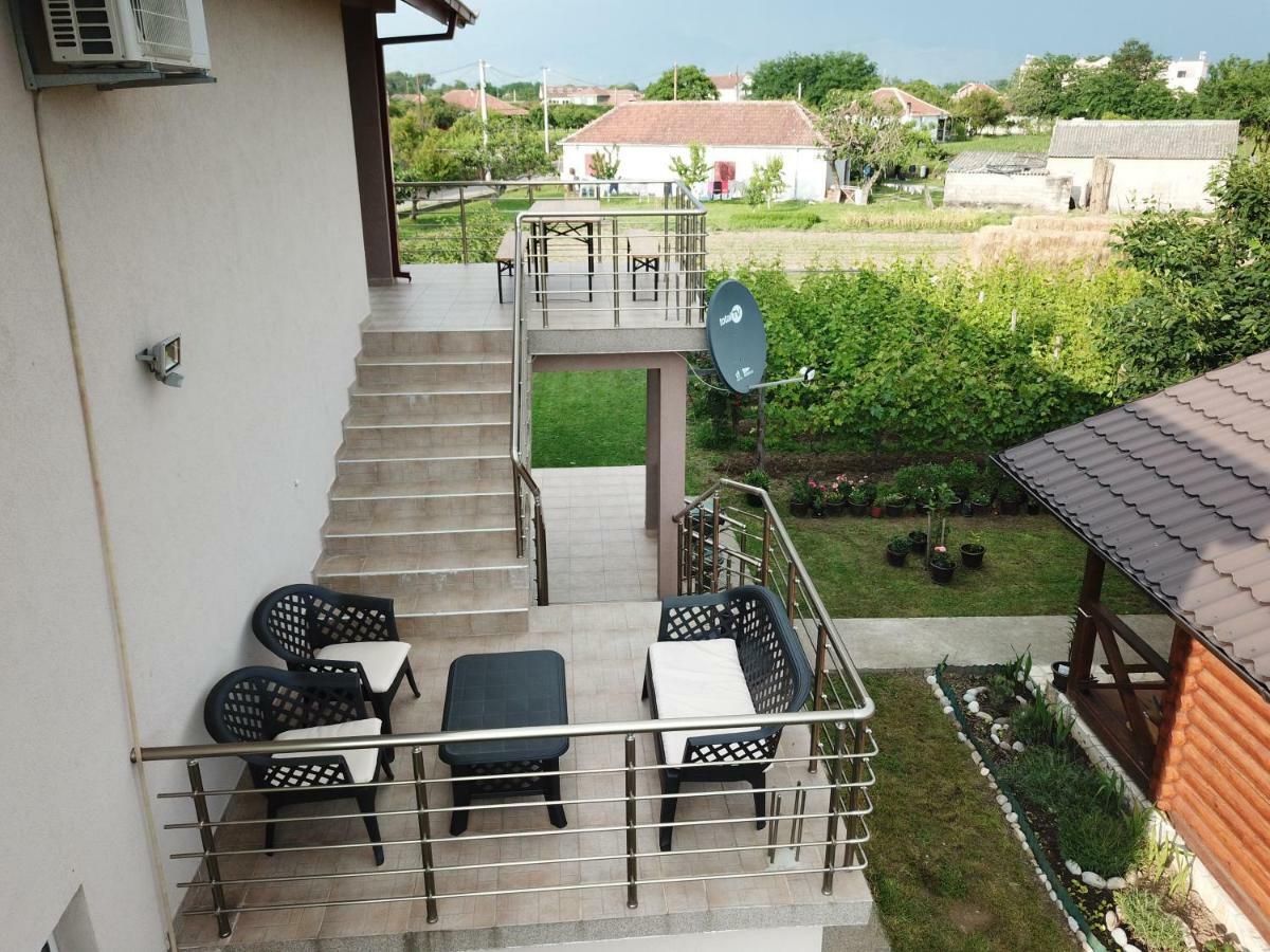 Eko Apartmani Krackovic Golubovci Zewnętrze zdjęcie