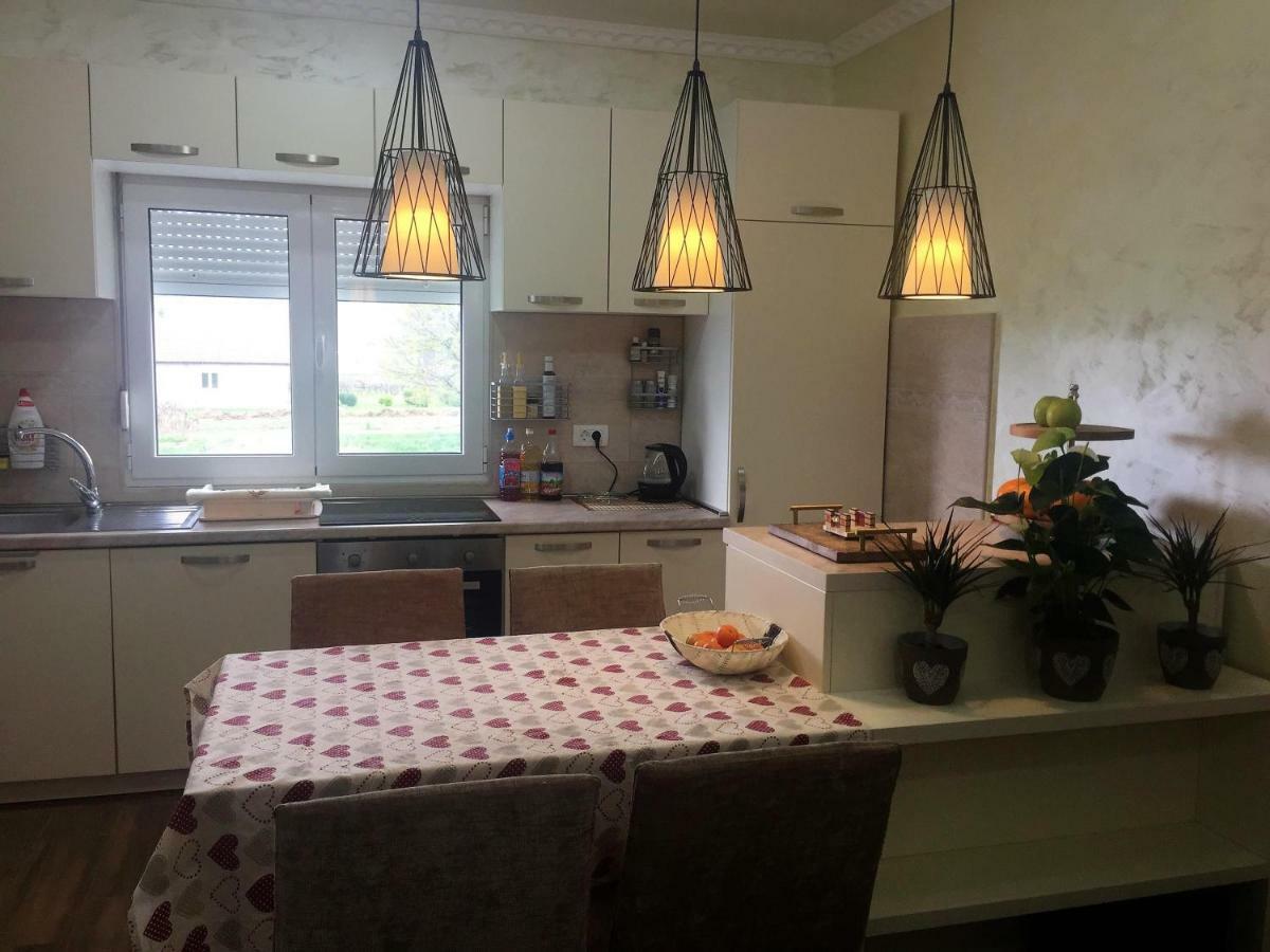 Eko Apartmani Krackovic Golubovci Zewnętrze zdjęcie