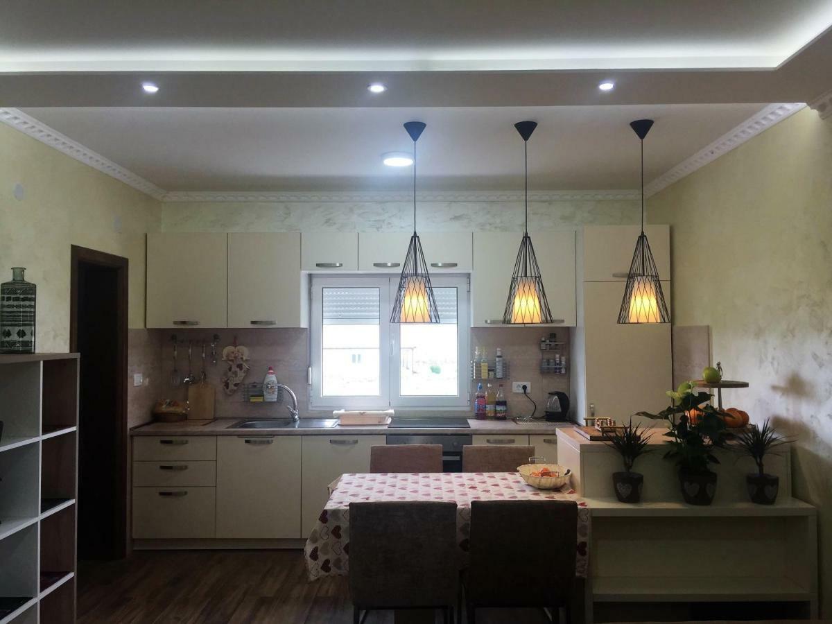 Eko Apartmani Krackovic Golubovci Zewnętrze zdjęcie