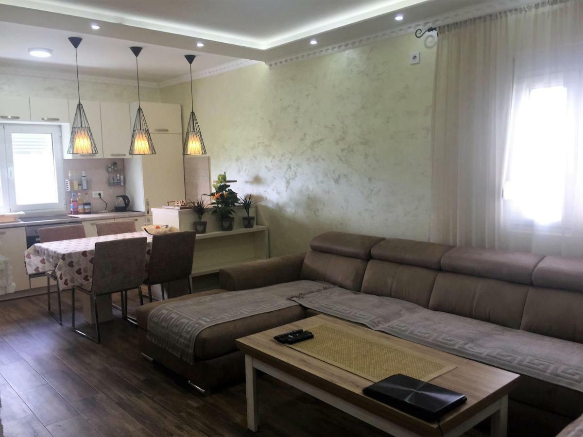 Eko Apartmani Krackovic Golubovci Zewnętrze zdjęcie